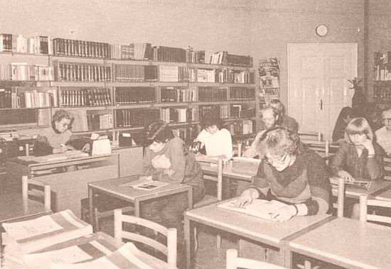 1985 - 100 let knihovny - všeobecná studovna